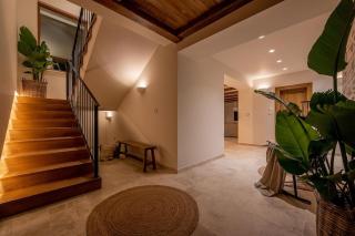 Glass Gym, Tennis, Spa & Pool James Bond Mansion - 0