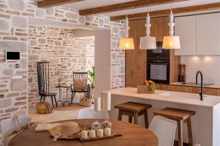 Glass Gym, Tennis, Spa & Pool James Bond Mansion - 1