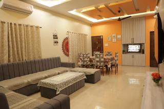 Karoli Dham Premium Retreat In Ujjain - Jāmb - 9