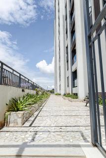 1 BR heated Pool, King Bed,Gym,next to Junction Mall - 9