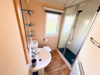 2 Bedroom Caravan FK2, Sandown, Isle of Wight - 4