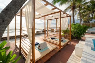 Beachfront Pool Deluxe Livingroom,Kitchen&BBQ - 3