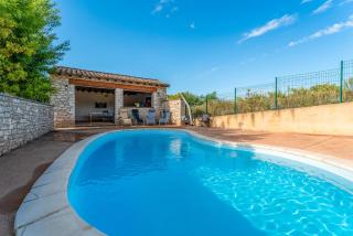 Joli gîte avec piscine - 9