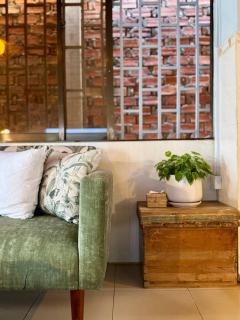 Cozy 1990s Khmer Style Flat in Heart of Tonle Bassac - 5