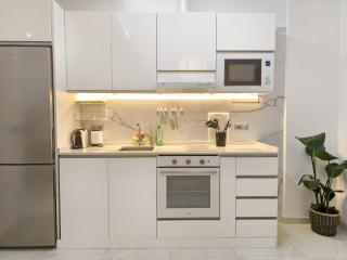 Top Floor 2 Bedroom Apartment with Terrace - 8