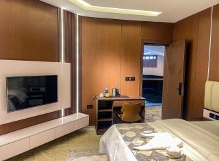 Vegas Astoria Hotel & Suites Ltd - 1