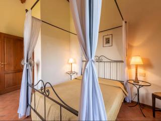 Apartment in Laterina with garden - 1