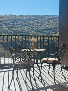 Stylish, Brand-New 2BR Apt with Panoramic View - 8