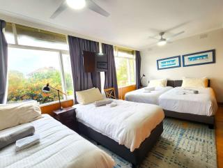 Private quad guest room 5 with free parking - 4