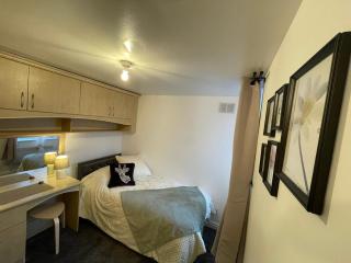 Newly renovated 2 bed apartment - 2