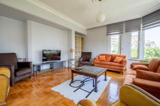 Spacious and Peaceful 4-Bedroom Apartment, 2BA - 8