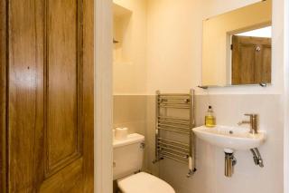 Spacious Seafront 3 Bed, 3 Bath Apartment Step Free Layout Free Parking - 1