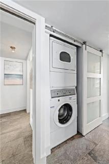 Luxury Three-Bedroom Oceanfront Residence With Panoramic Coastal Views - 9