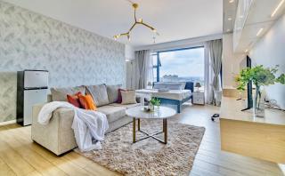 Sunset Views, Pool, Gym and Work Desk - 1