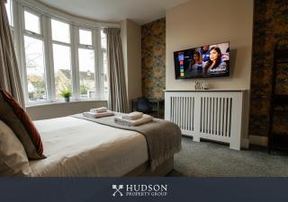 Modern 5 Bedroom Home in Shrewsbury - 4