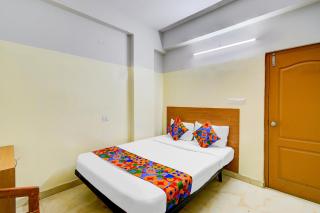 FabHotel Golden Dreams - 3