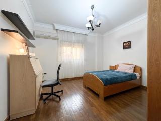Chic 3BR Stay With Green Surroundings - El Cairo - 5
