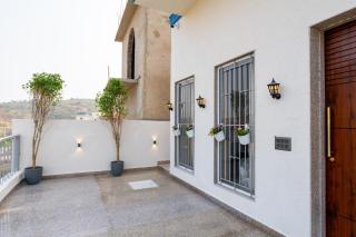 ELIVAAS La Aravella 3 BHK Villa with Gazebo, Balcony & Private Pool - 4
