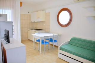 Cozy two-bedroom apartment in a seafront building - 4