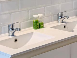 Villa near the ocean with heated pool and private garage - 8