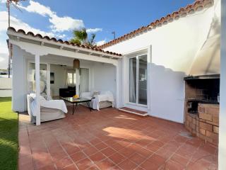 Villa near the ocean with heated pool and private garage - 3