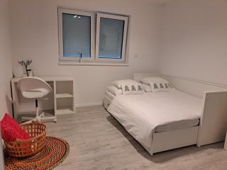 The Red door home - 8