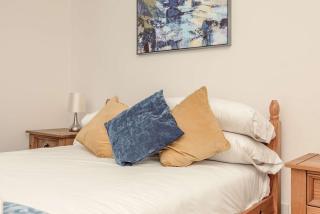 Unique 1 Bed house with Private Parking - 5