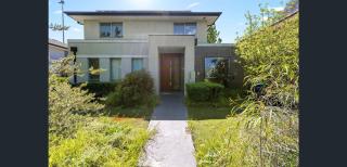 4 bedroom and 2 bathroom and 3 toilets townhouse in Kew East - 0