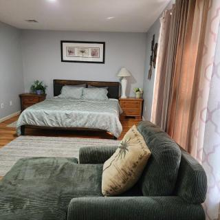 Lovely 3BR Home Quick Trip to NYC Prudential - 2