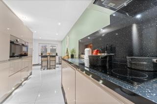 Hot-Tub, Sauna, Netflix, Long Stay Savings - 8