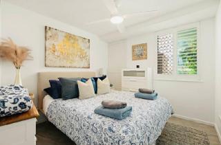 1 Bedroom Lux renovated apartment across from the Beach - 7