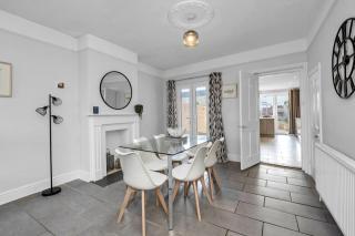 17 OutRisbygate St - Sleeps 6 with one private parking space - 3