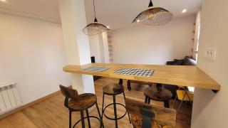 Apartamento con cocina abierta y vistas verdes - 7