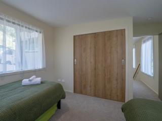 Architectural Retreat in Prestigious Whanganui - 8