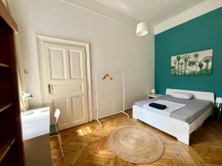 Monument Heritage Apartment-Classic Budapest Home in city center - 9