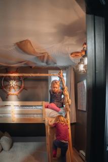 Hollywood River Access Hot Tub Games 16 P - 2