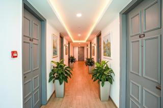 Via The Luxe Inn - 8