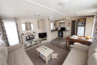 Lowford Caravan B01 - 0