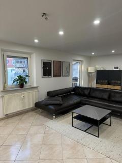 Saniertes 2-3-Zimmer Domizil mit edler Einbaukuche - 1