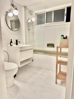 2BR Seafront Apt in center with community pool - 9