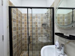 Modern Seafront Stay Fully Equipped 1BR Apt - 7