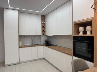 Modern Seafront Stay Fully Equipped 1BR Apt - 4