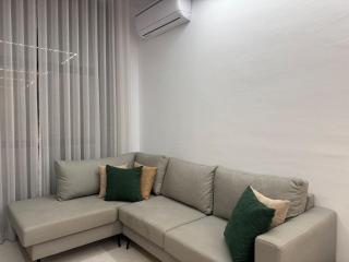 Modern Seafront Stay Fully Equipped 1BR Apt - 1