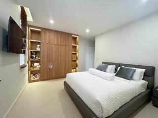 Breathtaking Modern Villa Sun Filled Living Private Pool - 4