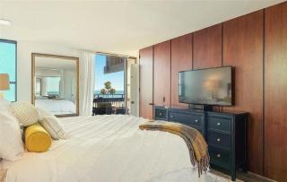 Oceanfront Six-Bedroom Estate With Expansive Coast-to-Coast Views - 4