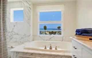Oceanfront Six-Bedroom Estate With Expansive Coast-to-Coast Views - 3