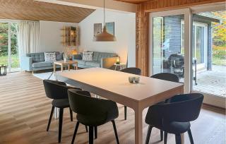 3 Bedroom Gorgeous Home - 5