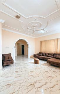 Entire First Floor with 3 en-suite bedrooms - 8