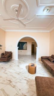 Entire First Floor with 3 en-suite bedrooms - 4