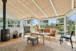 Holiday Home With Sea View - 1